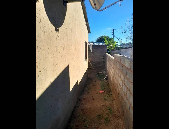 2 BEDROOM HOUSE FOR SALE IN SOL PLAATJIE